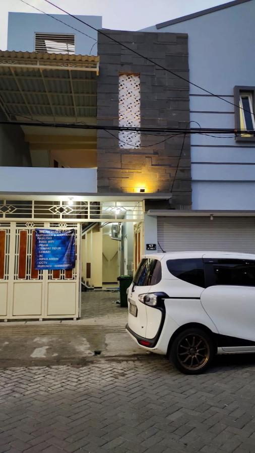 Oyo 91209 Arjuna Residence Syariah Sby Сурабая Екстер'єр фото